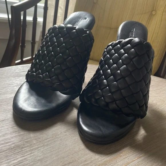 Elegant Black Woven Heeled Mules - Picture 8 of 8